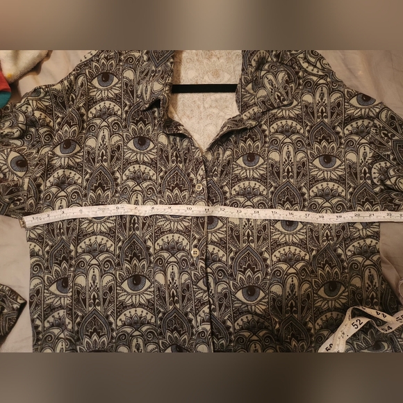 EARTHBOUND Eye Pattern Top - Picture 3 of 4